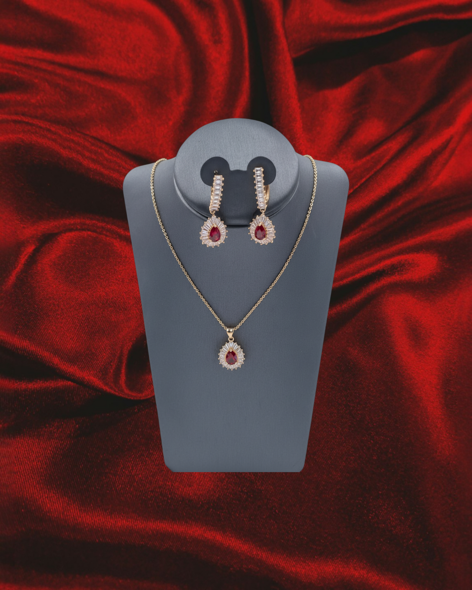 JUEGO COLLAR Y ARETES DE ZIRCONIA